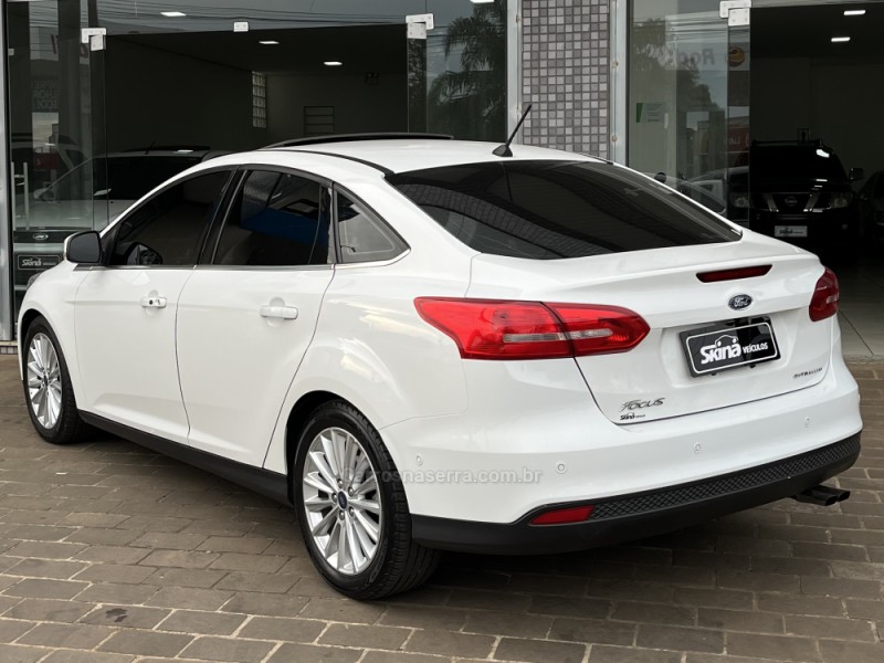 FOCUS 2.0 TITANIUM PLUS 16V FLEX 4P AUTOMÁTICO - 2018 - VACARIA
