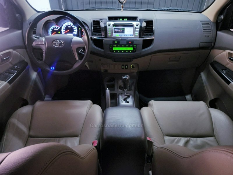 HILUX SW4 3.0 SRV 4X4 7 LUGARES 16V TURBO INTERCOOLER DIESEL 4P AUTOMÁTICO - 2013 - CAMPO BOM