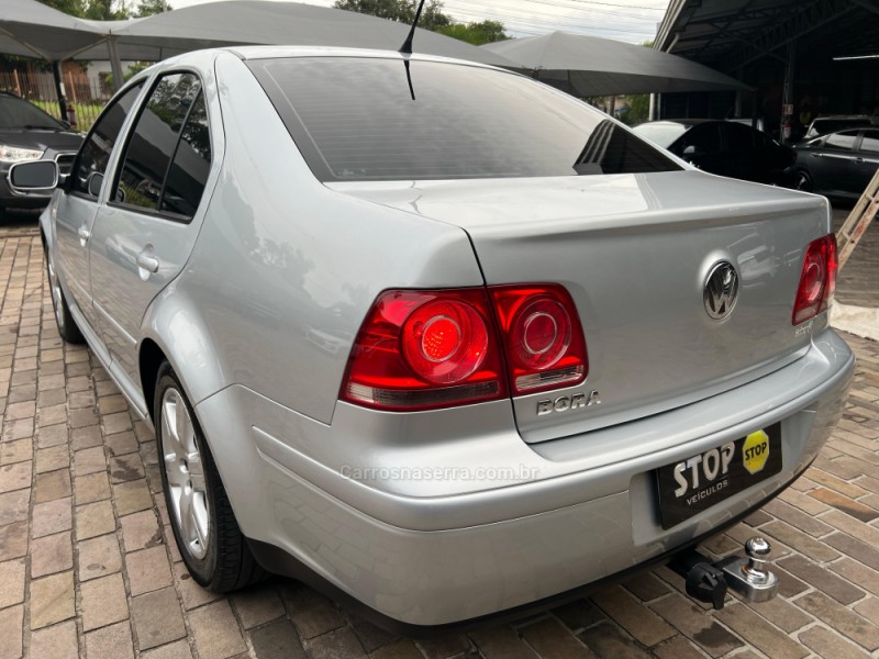 BORA 2.0 MI 8V FLEX 4P MANUAL - 2008 - DOIS IRMãOS