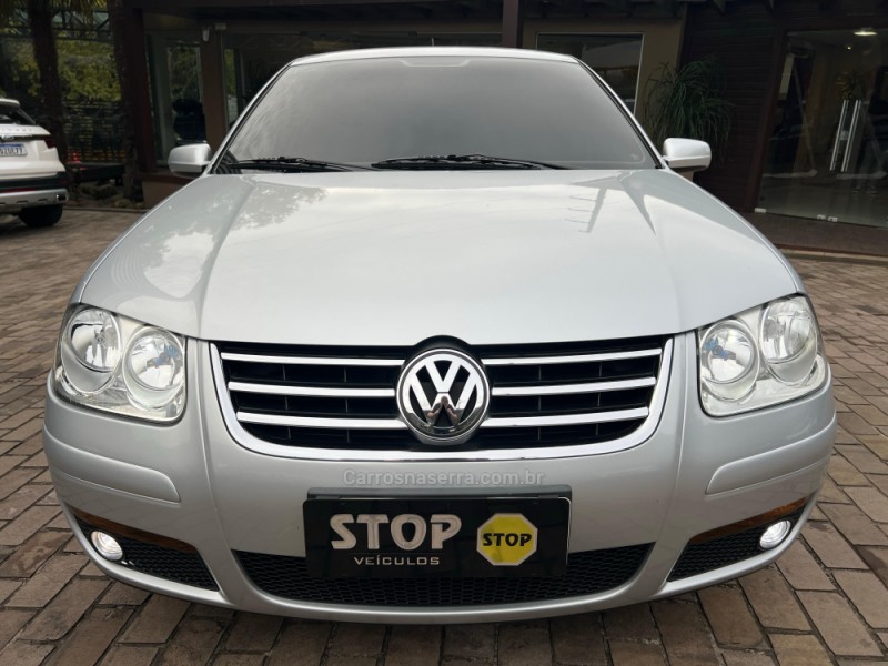 BORA 2.0 MI 8V FLEX 4P MANUAL - 2008 - DOIS IRMãOS