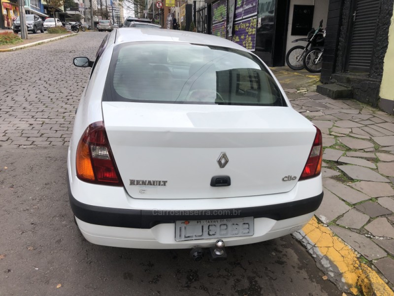 CLIO 1.0 RN SEDAN 16V GASOLINA 4P MANUAL - 2004 - CAXIAS DO SUL