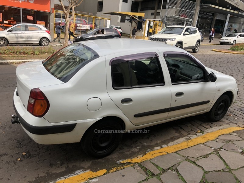 CLIO 1.0 RN SEDAN 16V GASOLINA 4P MANUAL - 2004 - CAXIAS DO SUL