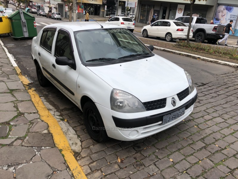 CLIO 1.0 RN SEDAN 16V GASOLINA 4P MANUAL - 2004 - CAXIAS DO SUL
