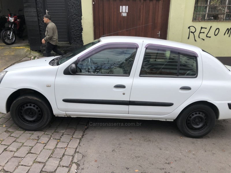 CLIO 1.0 RN SEDAN 16V GASOLINA 4P MANUAL - 2004 - CAXIAS DO SUL