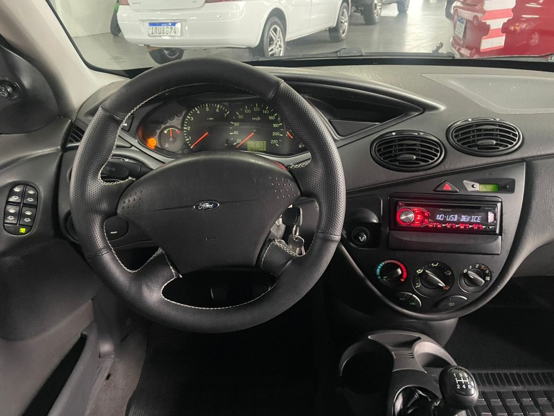 FOCUS 1.8 16V GASOLINA 4P MANUAL - 2003 - CAXIAS DO SUL