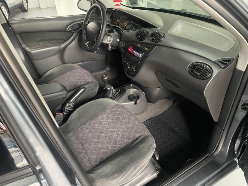 FOCUS 1.8 16V GASOLINA 4P MANUAL - 2003 - CAXIAS DO SUL