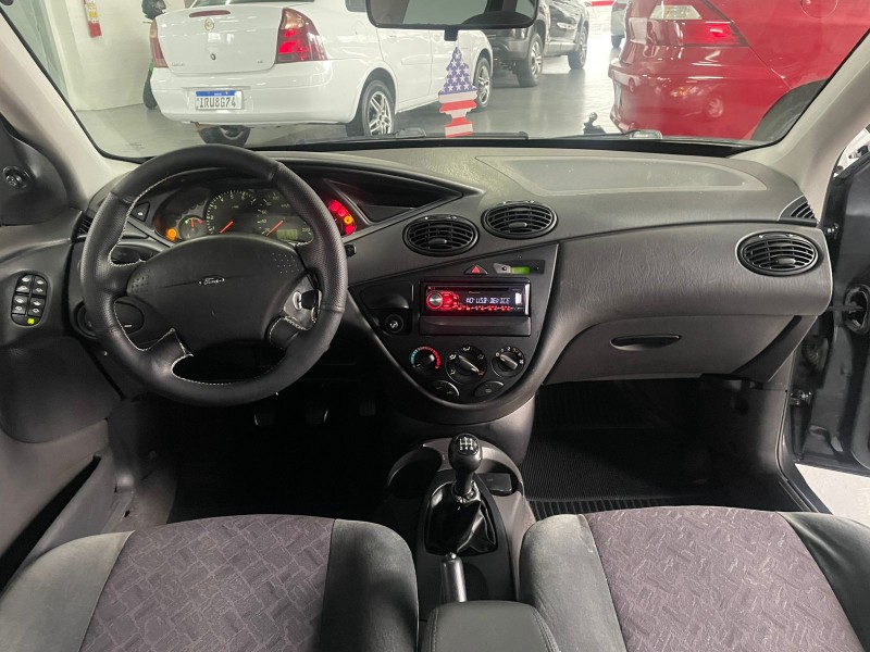 FOCUS 1.8 16V GASOLINA 4P MANUAL - 2003 - CAXIAS DO SUL