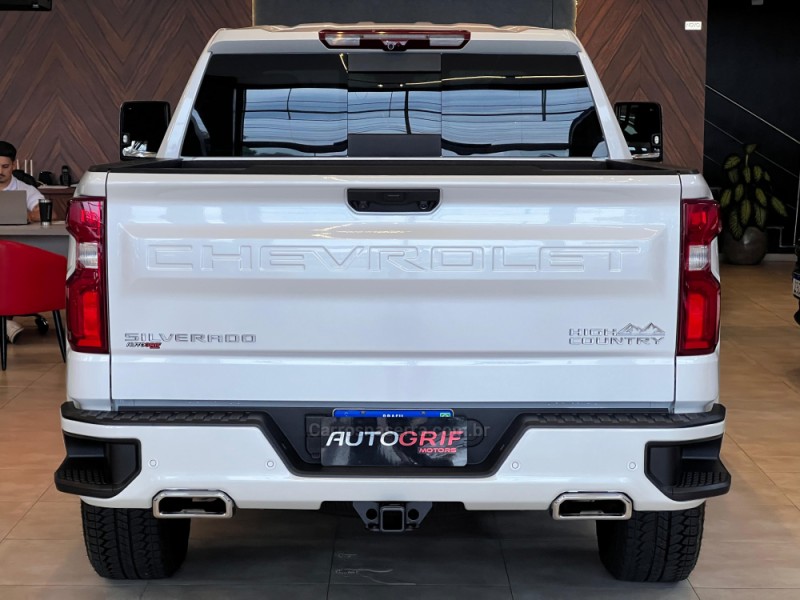 SILVERADO 5.3 1500 HIGH 4X4 COUNTRY GASOLINA 4X4 AUTOMÁTICO - 2024 - CAMPO BOM