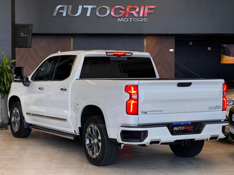 SILVERADO 5.3 1500 HIGH 4X4 COUNTRY GASOLINA 4X4 AUTOMÁTICO - 2024 - CAMPO BOM