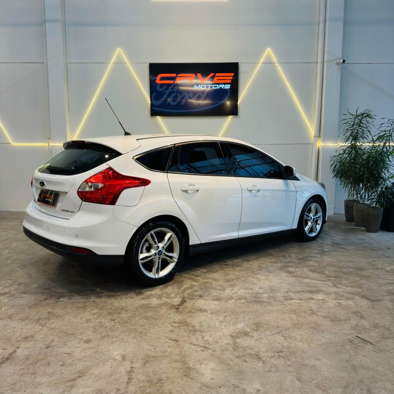 FOCUS 2.0 SE PLUS 16V FLEX 4P AUTOMÁTICO - 2015 - CAXIAS DO SUL