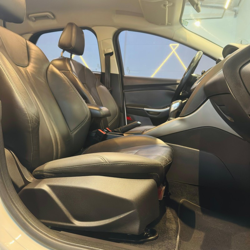 FOCUS 2.0 SE PLUS 16V FLEX 4P AUTOMÁTICO - 2015 - CAXIAS DO SUL
