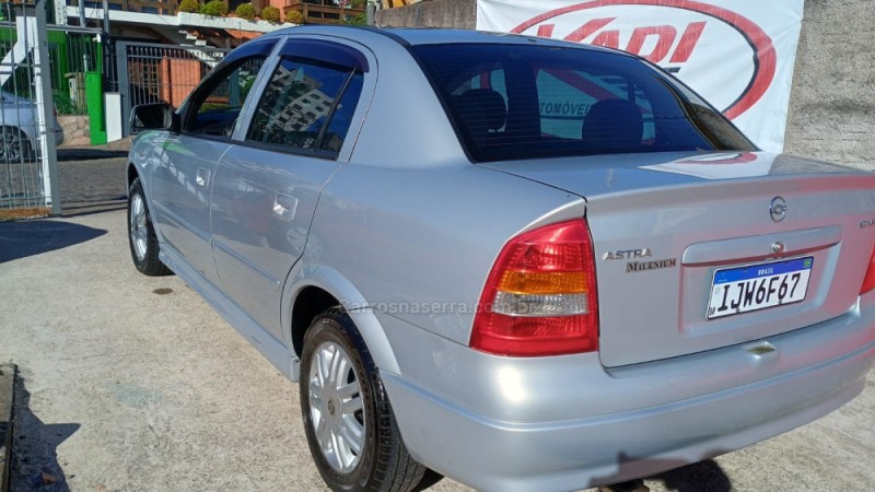ASTRA 1.8 MPFI MILLENIUM II SEDAN 8V GASOLINA 4P MANUAL - 2001 - CAXIAS DO SUL