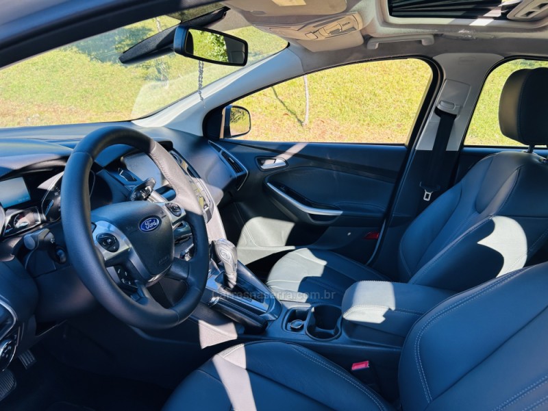 FOCUS 2.0 TITANIUM PLUS FASTBACK 16V FLEX 4P AUTOMÁTICO - 2014 - BENTO GONçALVES