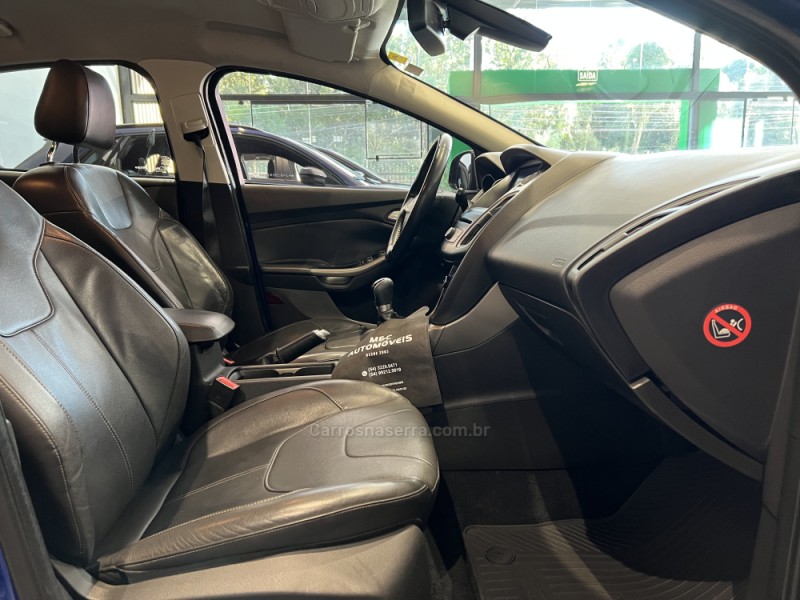 FOCUS 1.6 SE PLUS 16V FLEX 4P MANUAL - 2017 - CAXIAS DO SUL