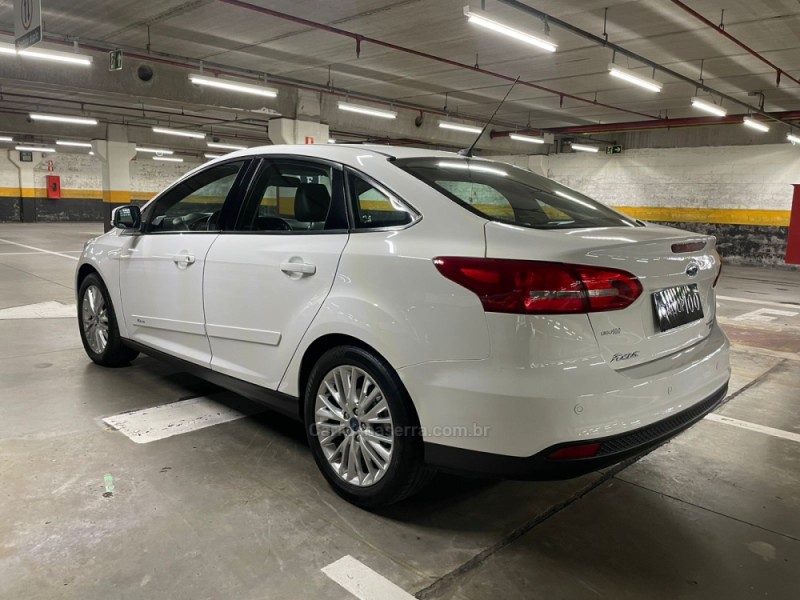 FOCUS 2.0 SE SEDAN 16V FLEX 4P AUTOMÁTICO - 2016 - CAXIAS DO SUL
