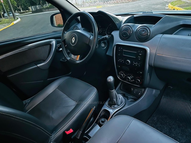 DUSTER 1.6 DYNAMIQUE 4X2 16V FLEX 4P MANUAL - 2014 - FARROUPILHA