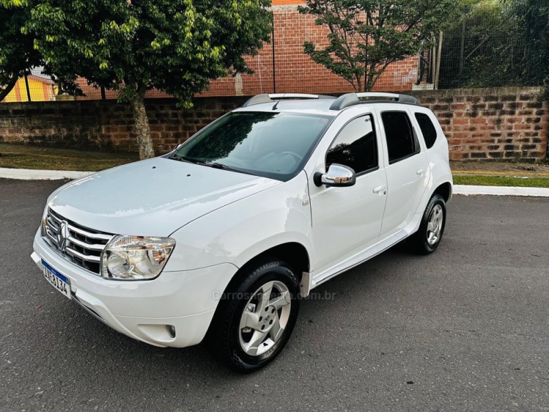 DUSTER 1.6 DYNAMIQUE 4X2 16V FLEX 4P MANUAL - 2014 - FARROUPILHA