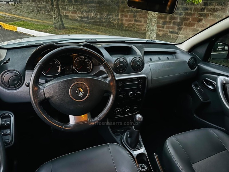 DUSTER 1.6 DYNAMIQUE 4X2 16V FLEX 4P MANUAL - 2014 - FARROUPILHA