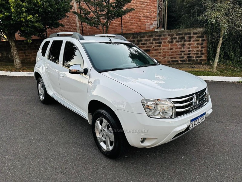 DUSTER 1.6 DYNAMIQUE 4X2 16V FLEX 4P MANUAL - 2014 - FARROUPILHA