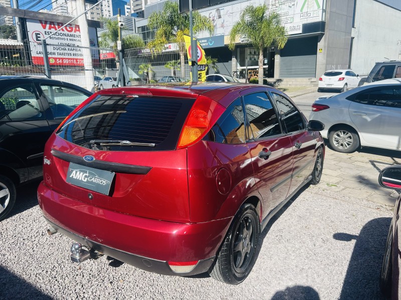 FOCUS 1.8 16V GASOLINA 4P MANUAL - 2001 - CAXIAS DO SUL