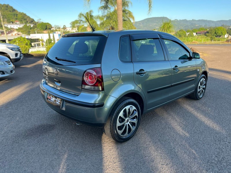 POLO 1.6 MI 8V E-FLEX 4P MANUAL - 2009 - BOM PRINCíPIO