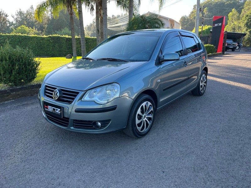POLO 1.6 MI 8V E-FLEX 4P MANUAL - 2009 - BOM PRINCíPIO