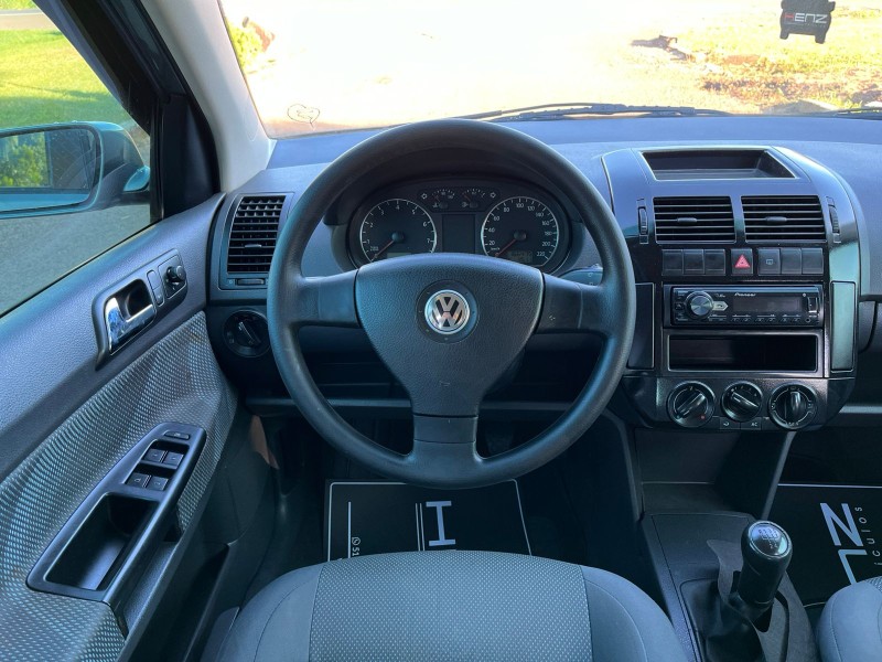 POLO 1.6 MI 8V E-FLEX 4P MANUAL - 2009 - BOM PRINCíPIO