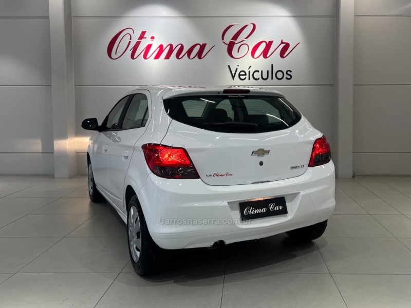 ONIX 1.4 MPFI LT 8V FLEX 4P MANUAL - 2016 - FLORES DA CUNHA