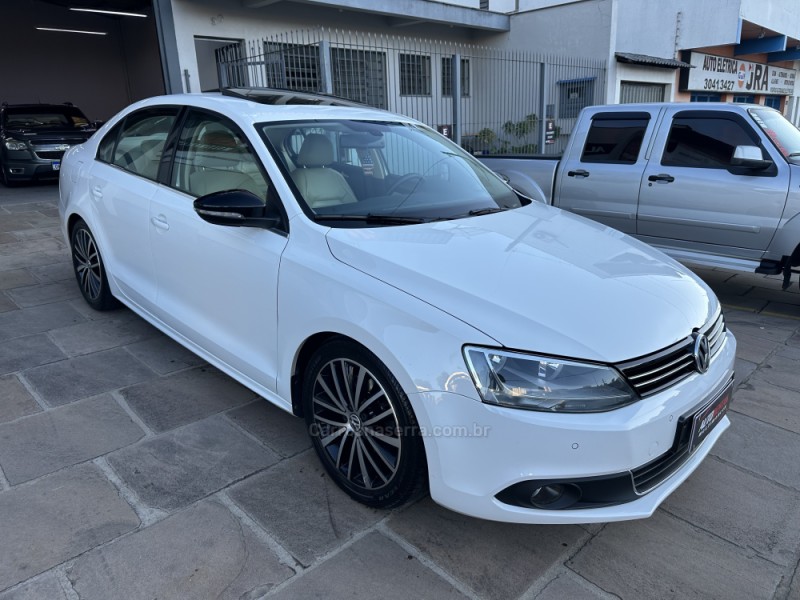 JETTA 2.0 TSI DSG HIGHLINE 200CV GASOLINA 4P AUTOMÁTICO - 2011 - CAXIAS DO SUL