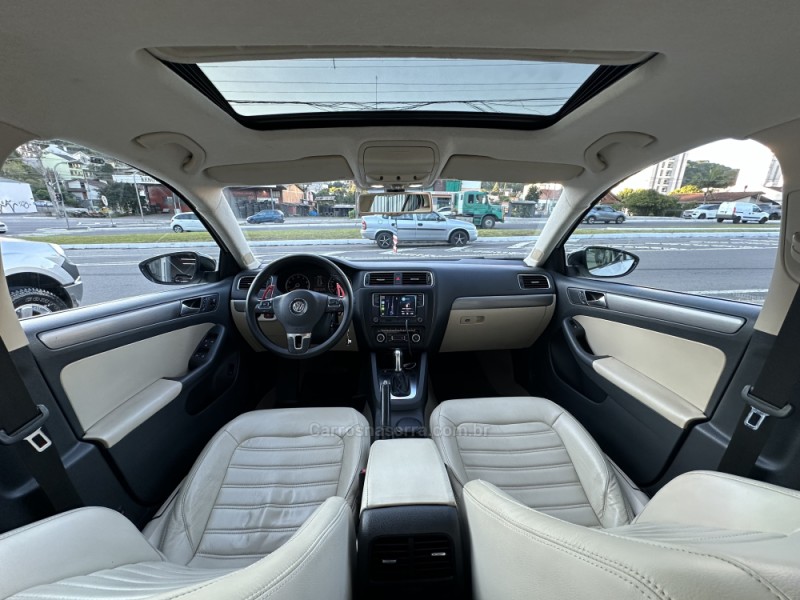 JETTA 2.0 TSI DSG HIGHLINE 200CV GASOLINA 4P AUTOMÁTICO - 2011 - CAXIAS DO SUL