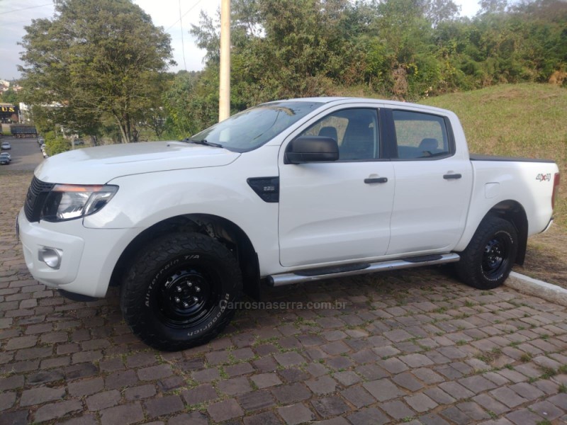 RANGER 2.2 XL 4X4 CD 16V DIESEL 4P MANUAL - 2014 - SAPIRANGA