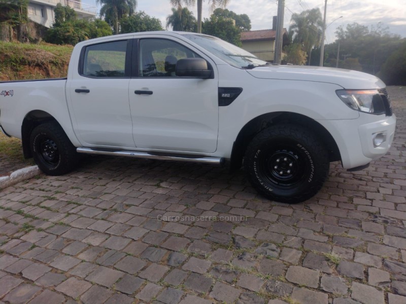 RANGER 2.2 XL 4X4 CD 16V DIESEL 4P MANUAL - 2014 - SAPIRANGA