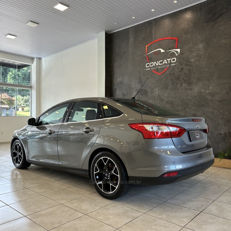 FOCUS 2.0 TITANIUM SEDAN 16V FLEX 4P AUTOMÁTICO - 2015 - FARROUPILHA