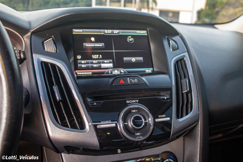 FOCUS 2.0 TITANIUM PLUS 16V FLEX 4P AUTOMÁTICO - 2015 - FARROUPILHA