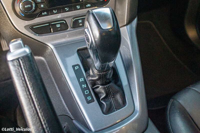 FOCUS 2.0 TITANIUM PLUS 16V FLEX 4P AUTOMÁTICO - 2015 - FARROUPILHA