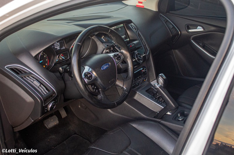 FOCUS 2.0 TITANIUM PLUS 16V FLEX 4P AUTOMÁTICO - 2015 - FARROUPILHA