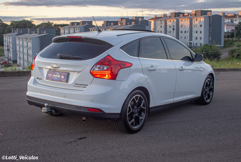 FOCUS 2.0 TITANIUM PLUS 16V FLEX 4P AUTOMÁTICO - 2015 - FARROUPILHA