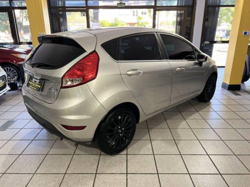 FIESTA 1.6 TITANIUM HATCH 16V FLEX 4P MANUAL - 2015 - CAXIAS DO SUL