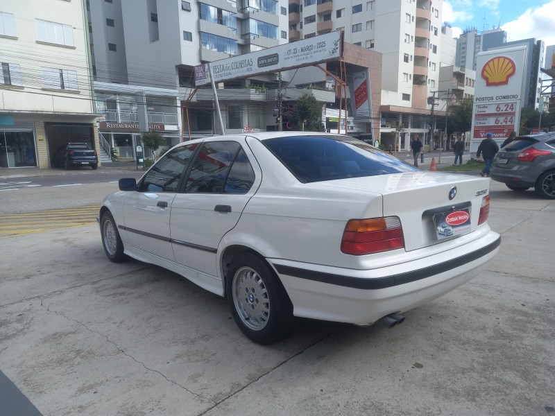 325I 2.5 SEDAN 24V GASOLINA 4P AUTOMÁTICO - 1993 - CAXIAS DO SUL