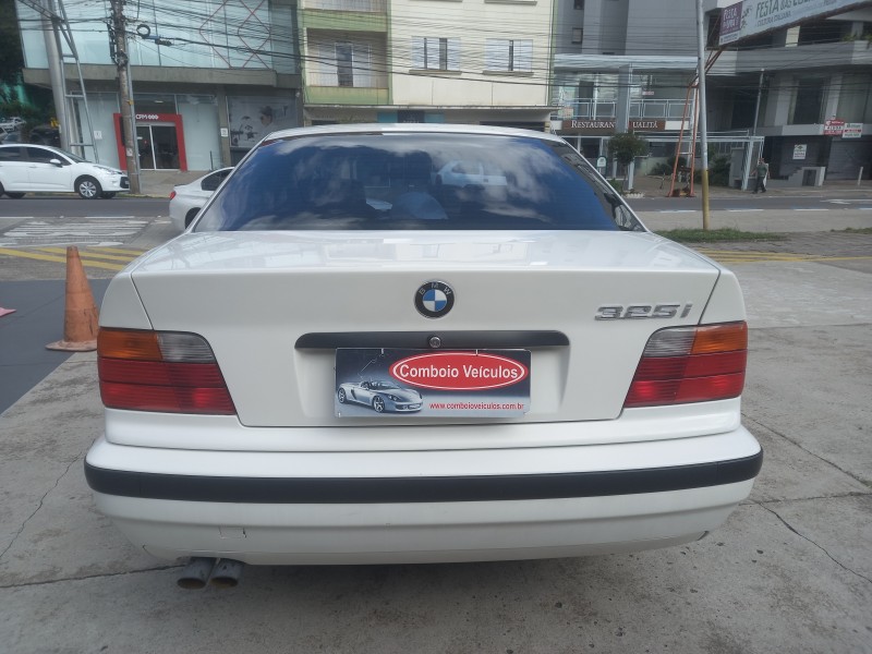 325I 2.5 SEDAN 24V GASOLINA 4P AUTOMÁTICO - 1993 - CAXIAS DO SUL
