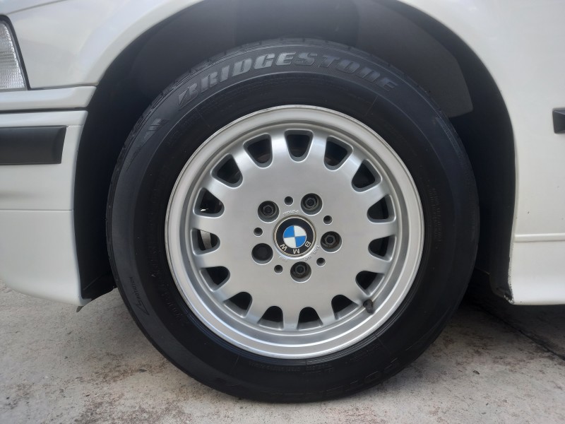 325I 2.5 SEDAN 24V GASOLINA 4P AUTOMÁTICO - 1993 - CAXIAS DO SUL