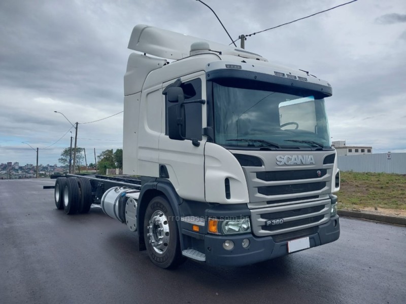 P-360 A 6X2 - 2012 - FARROUPILHA