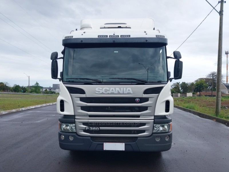 P-360 A 6X2 - 2012 - FARROUPILHA