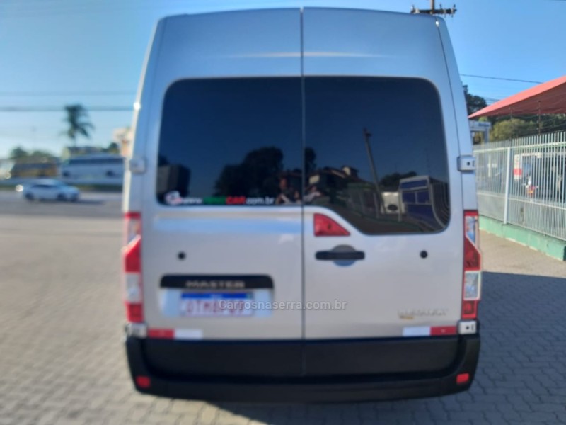 MASTER 2.3 DCI MINIBUS STANDARD L2H2 16 LUGARES 16V DIESEL 4P MANUAL - 2014 - CAXIAS DO SUL