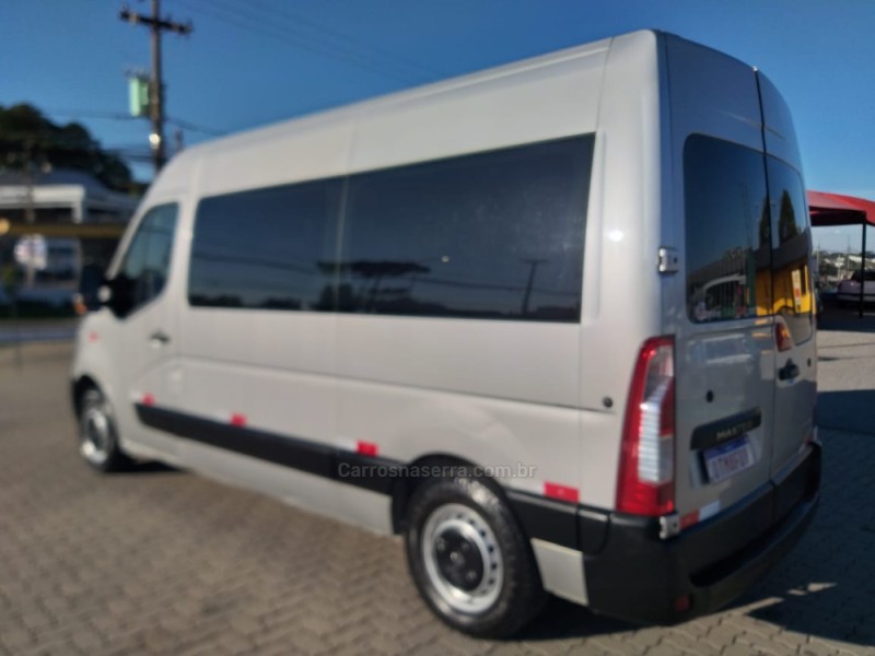MASTER 2.3 DCI MINIBUS STANDARD L2H2 16 LUGARES 16V DIESEL 4P MANUAL - 2014 - CAXIAS DO SUL