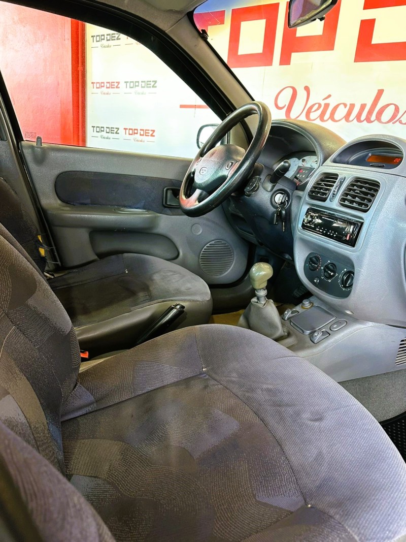 CLIO 1.0 PRIVILÉGE SEDAN 16V FLEX 4P MANUAL - 2002 - SãO SEBASTIãO DO CAí