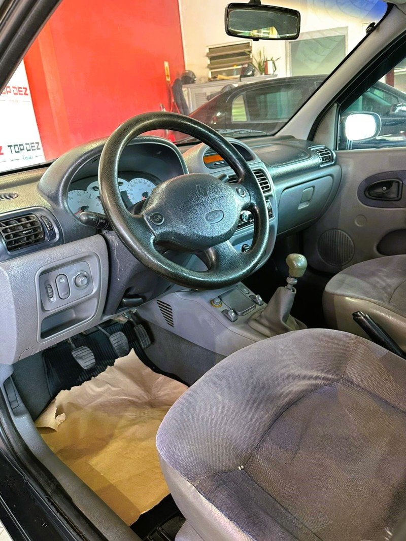 CLIO 1.0 PRIVILÉGE SEDAN 16V FLEX 4P MANUAL - 2002 - SãO SEBASTIãO DO CAí