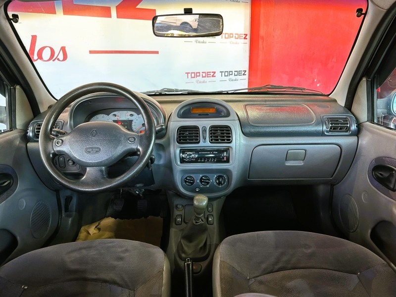 CLIO 1.0 PRIVILÉGE SEDAN 16V FLEX 4P MANUAL - 2002 - SãO SEBASTIãO DO CAí