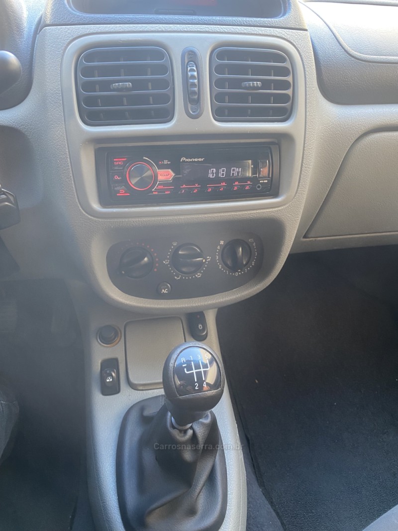CLIO 1.6 PRIVILÉGE 16V GASOLINA 4P MANUAL - 2004 - CAXIAS DO SUL