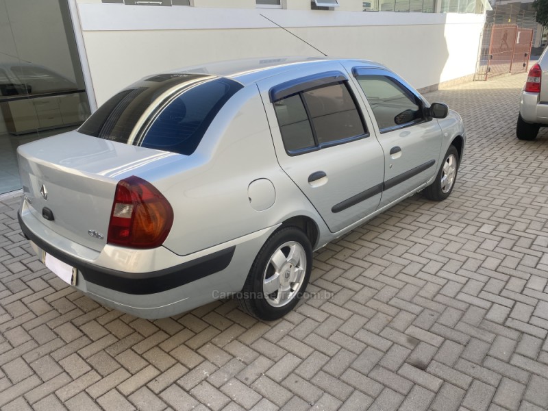 CLIO 1.6 PRIVILÉGE 16V GASOLINA 4P MANUAL - 2004 - CAXIAS DO SUL
